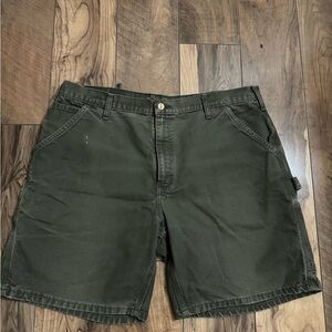Vintage Carhartt Shorts 
Size 38
Used in good condition (belt strap ripped)